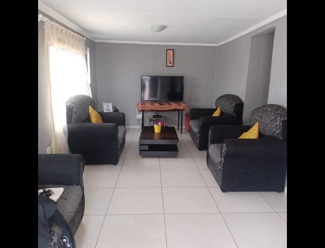 4 BEDROOM HOUSE FOR SALE IN ENNERDALE EXT 1